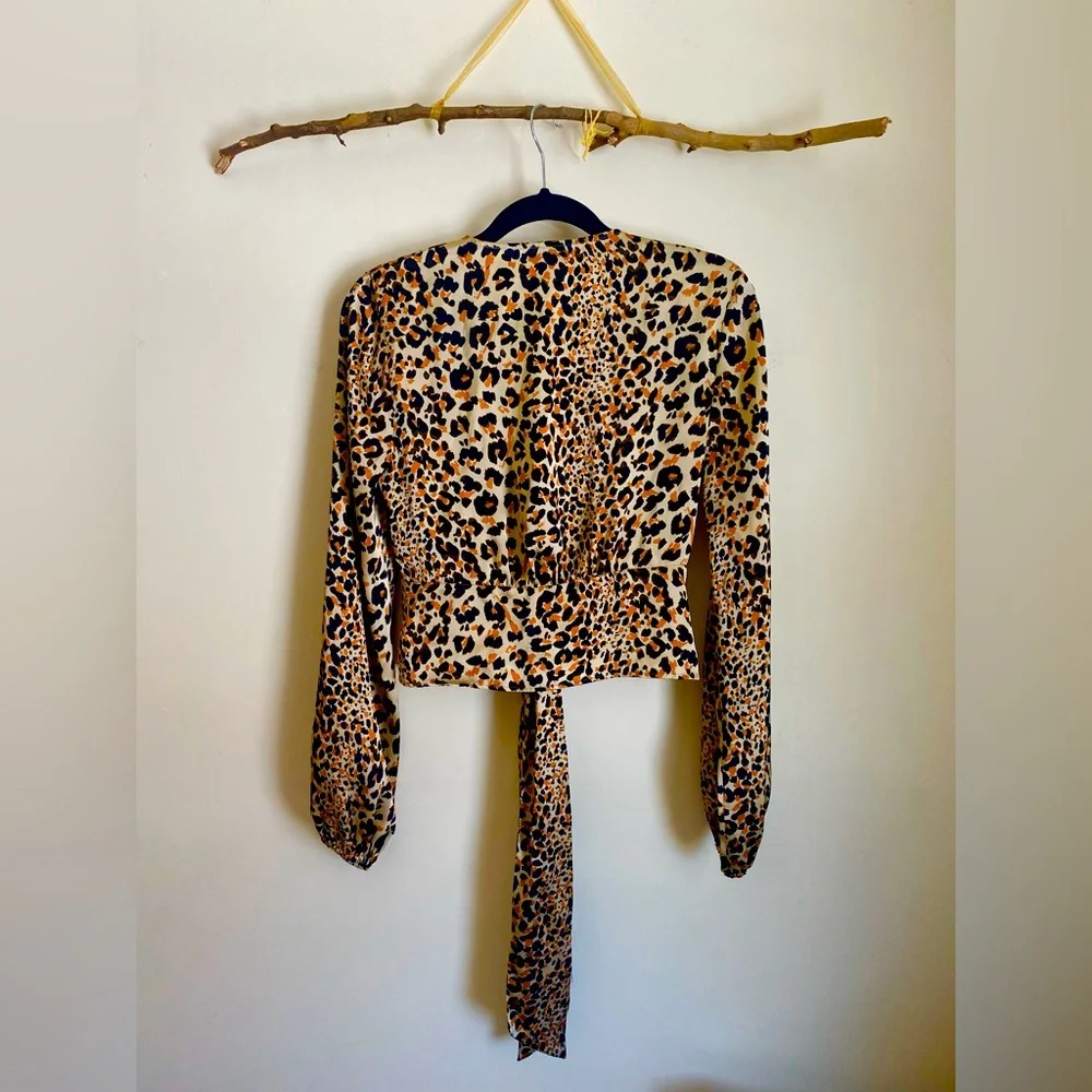 Women’s Topshop Leopard Print Blouse - Picture 2 of 3